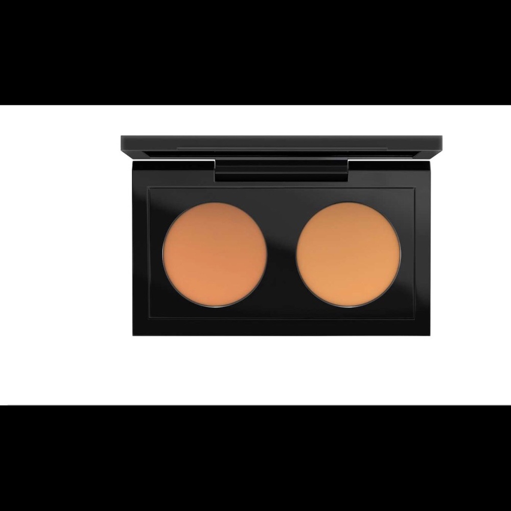 MAC CosmeticStudio Finish Concealer Duo
NW40-NC45